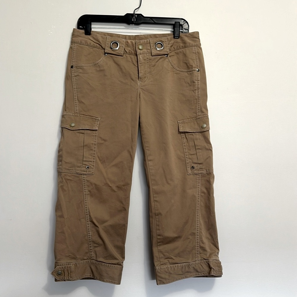 Athleta khaki cargo capri pants size 6